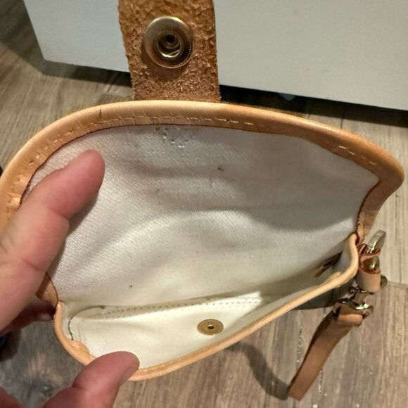 Dooney & Bourke Signature Logo Pouch Leather Wristlet - Picture 3 of 3